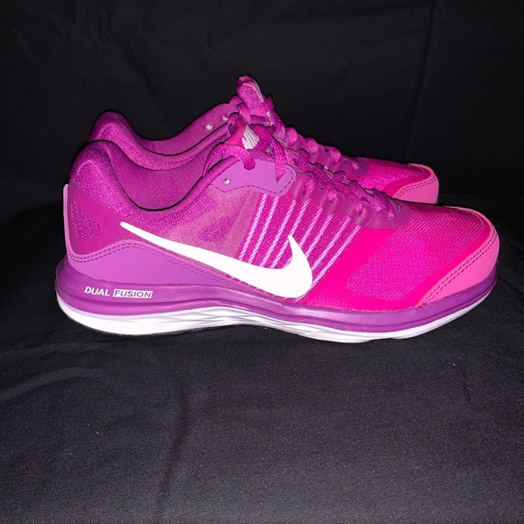 Nike Women’s Dual Fusion - Picture 1 of 5